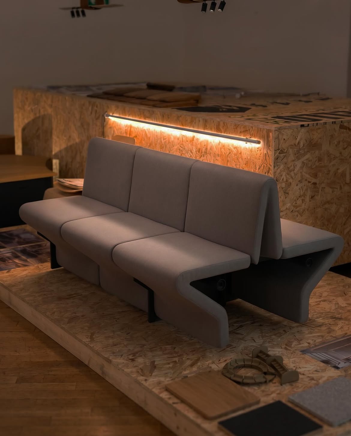 Discover OW-LINK, the new seating concept redefining public space.Soft, sculptural volumes appea-2
